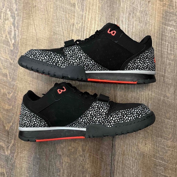 nike air trainer 1 low st black safari